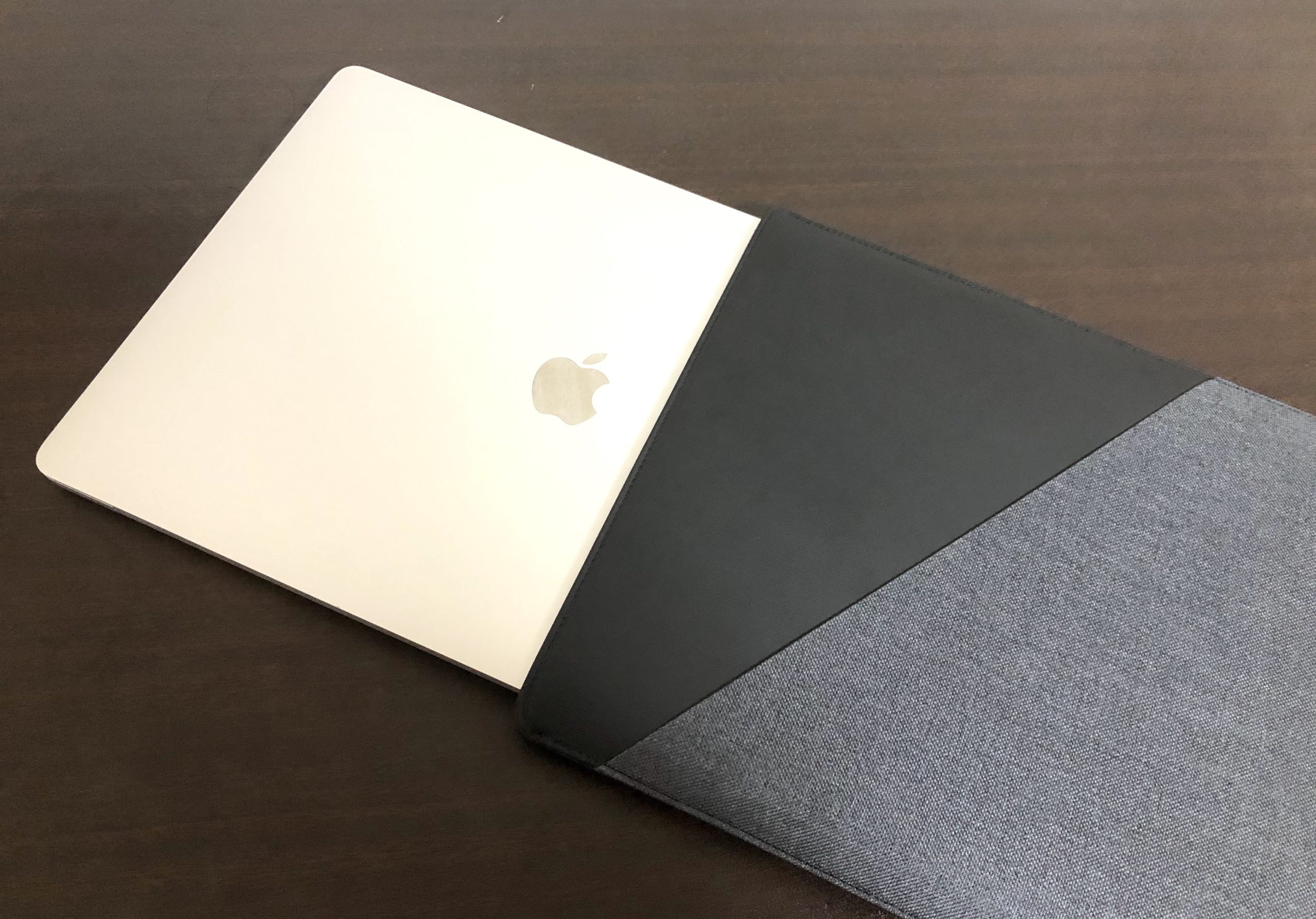 11343円 40％OFFの激安セール NATIVE UNION Stow Slim MacBook Pro 16インチ 15インチ 2016-2019年 - プレミアムMacBookスリーブ 簡単アクセスマグネット開閉と外部ポケット インディゴ