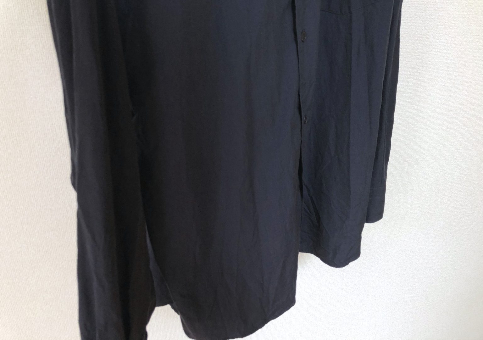 【絶妙】COMOLIの定番・コモリシャツをレビュー【サイズ感やデメリットも解説】｜One Style depot.